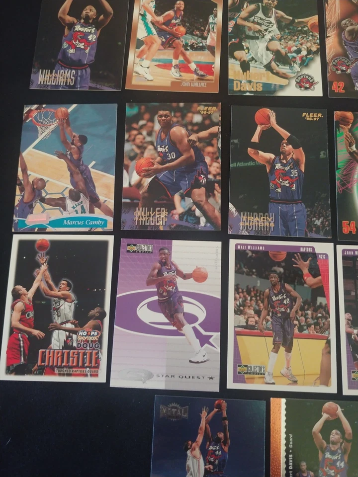 Lote de 27 cartas de baloncesto de la NBA de los Toronto Raptors estrellas novatos DAVIS CHRISTIE CAMBY Foto 4 de 4