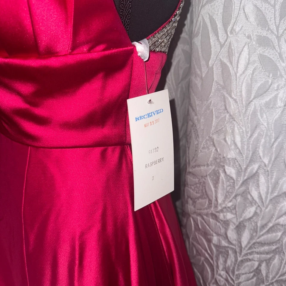 Sherri Hill малиновый атлас официальный скольжения платье размер 2 стиль 91732 серебро бриллиант - Изображение 4 из 4