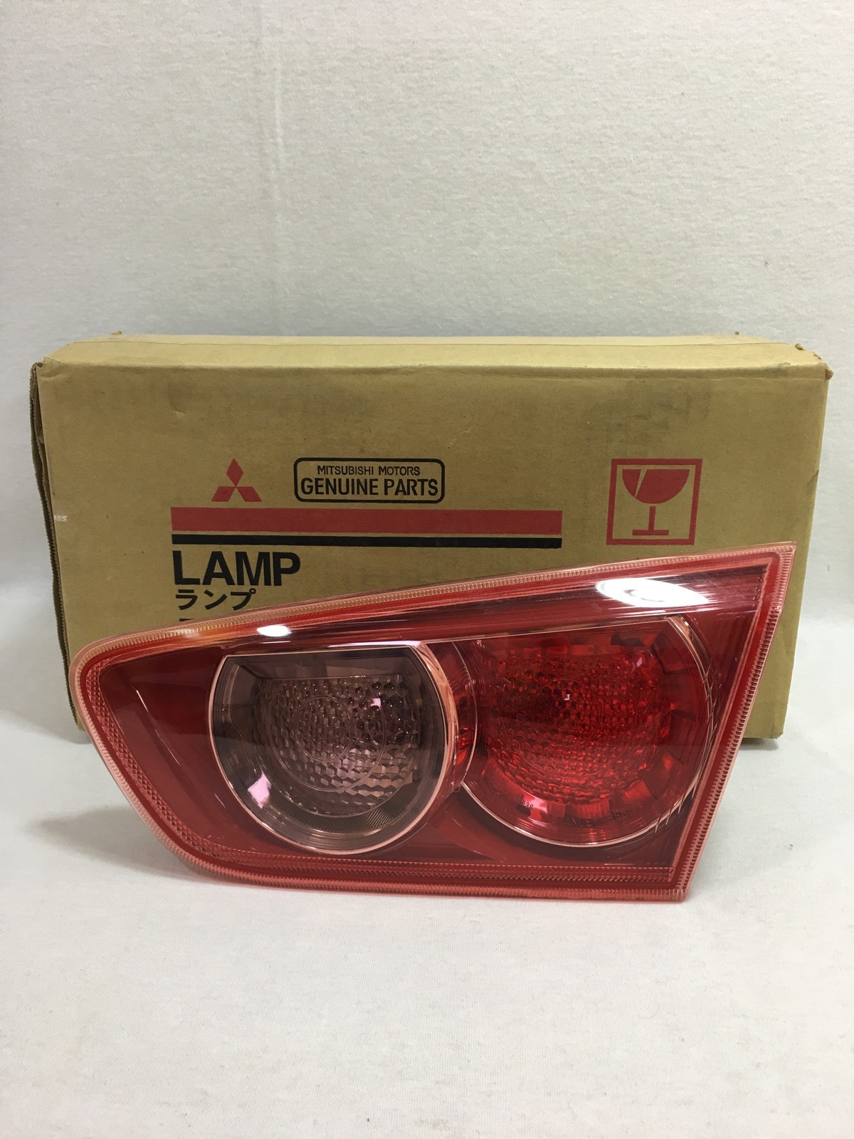 Mitsubishi Tail Light Lamp Passenger Right And Left 8330A626 8330A625