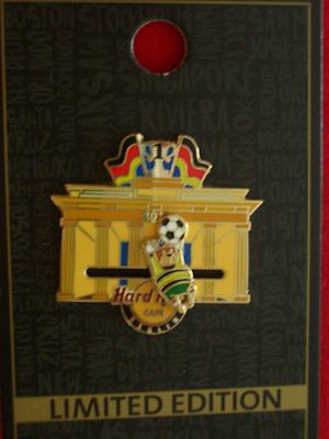 HRC Hard Rock Cafe Berlin Sliding Goal Keeper Bear 2016 Brandenburg Gate LE350