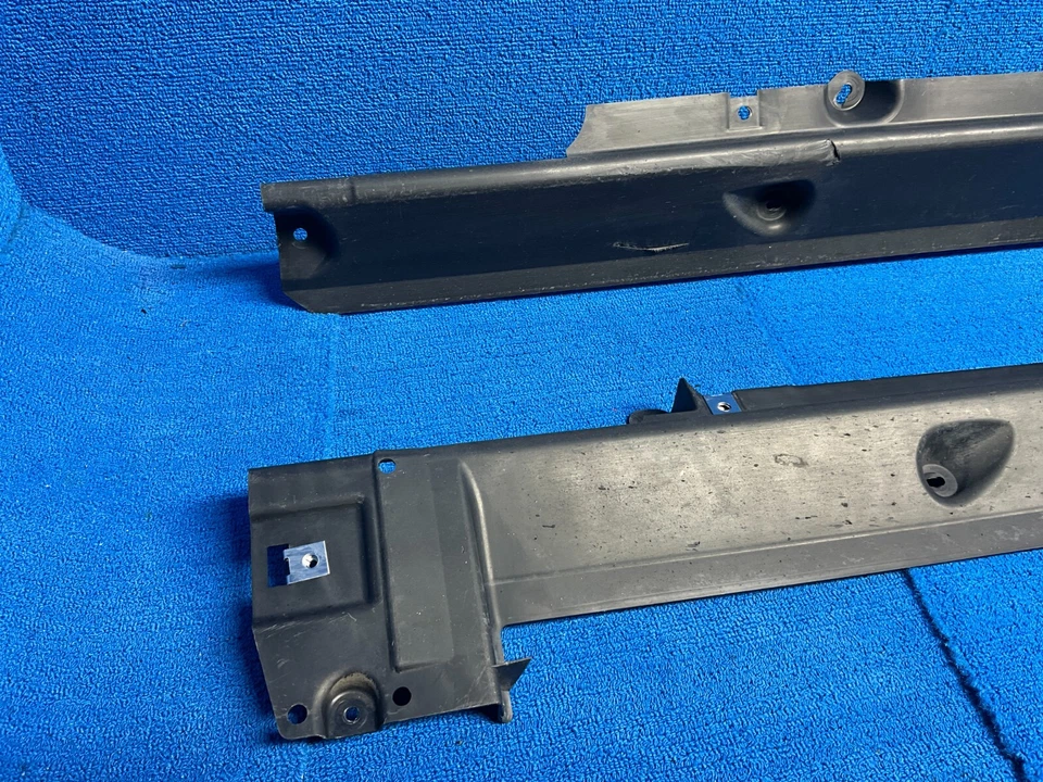 AUDI Q7 2017-2019 FALDÓN IZQUIERDO Y DERECHO BASCULANTE MOLDEADO PROTECTOR CONTRA SALPICADURAS JUEGO OEM Foto 2 de 4