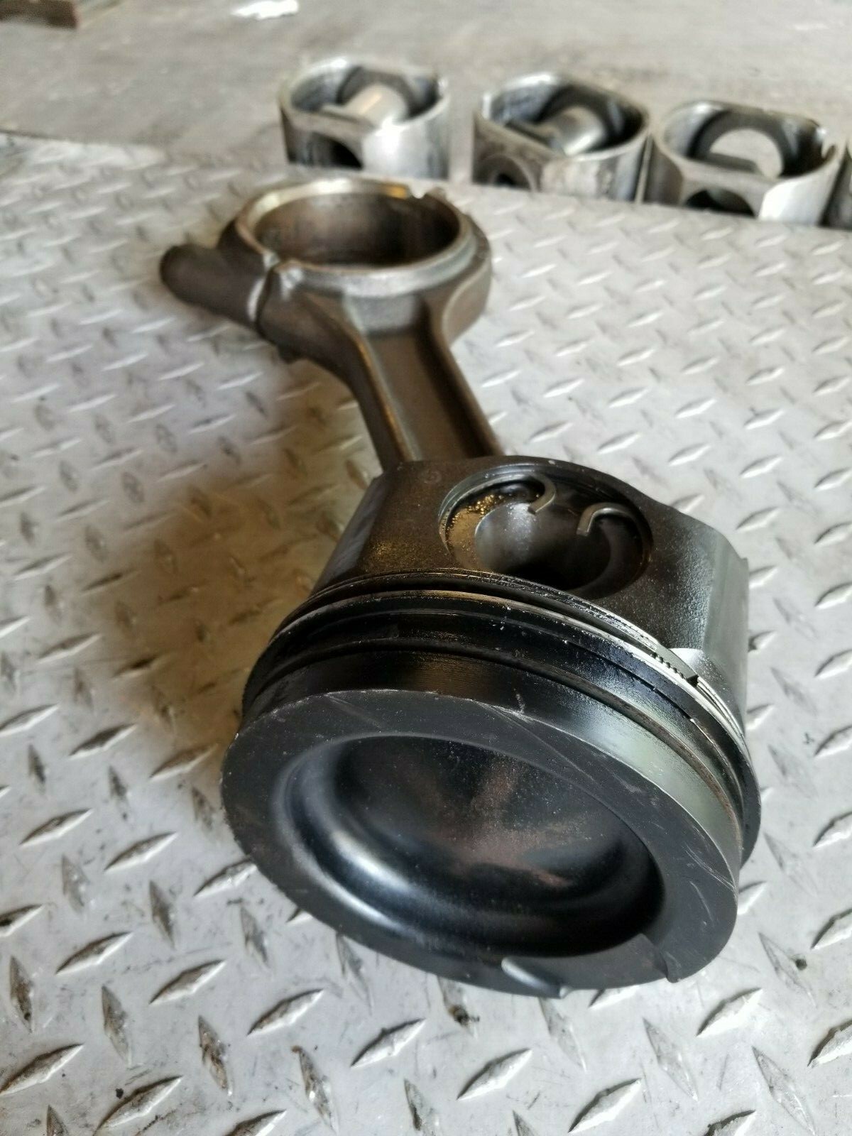DETROIT DIESEL ENGINE DD15 CONNECTING ROD WITH PISTON PART NO. R47200