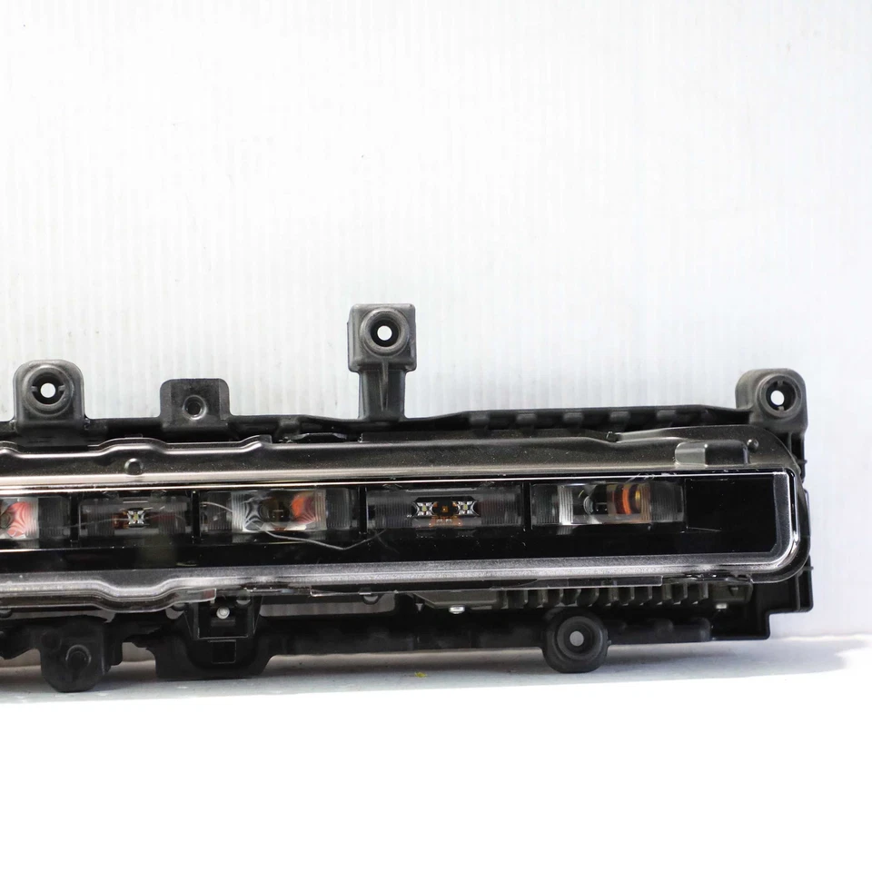 Центральные светодиодные противотуманные фары 2025 Toyota Tundra в сборе от оригинального производителя - Изображение 4 из 4