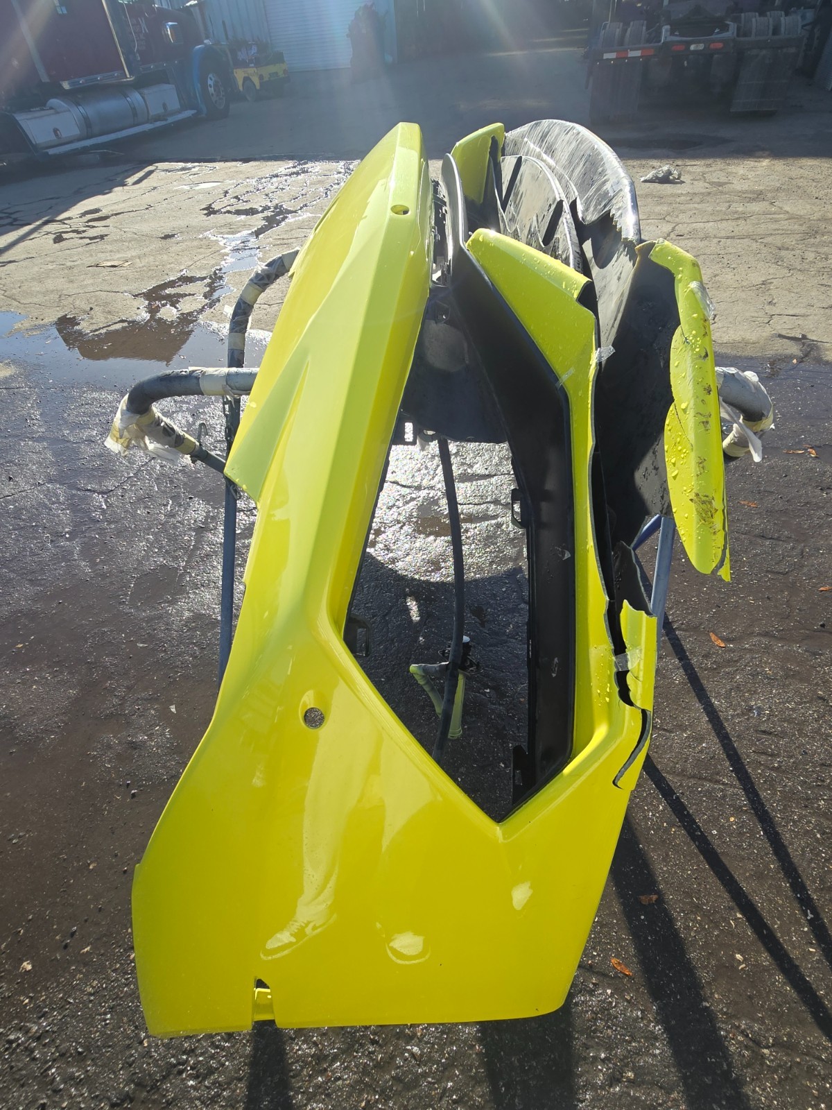 Damaged  2018 lamborghini bumper