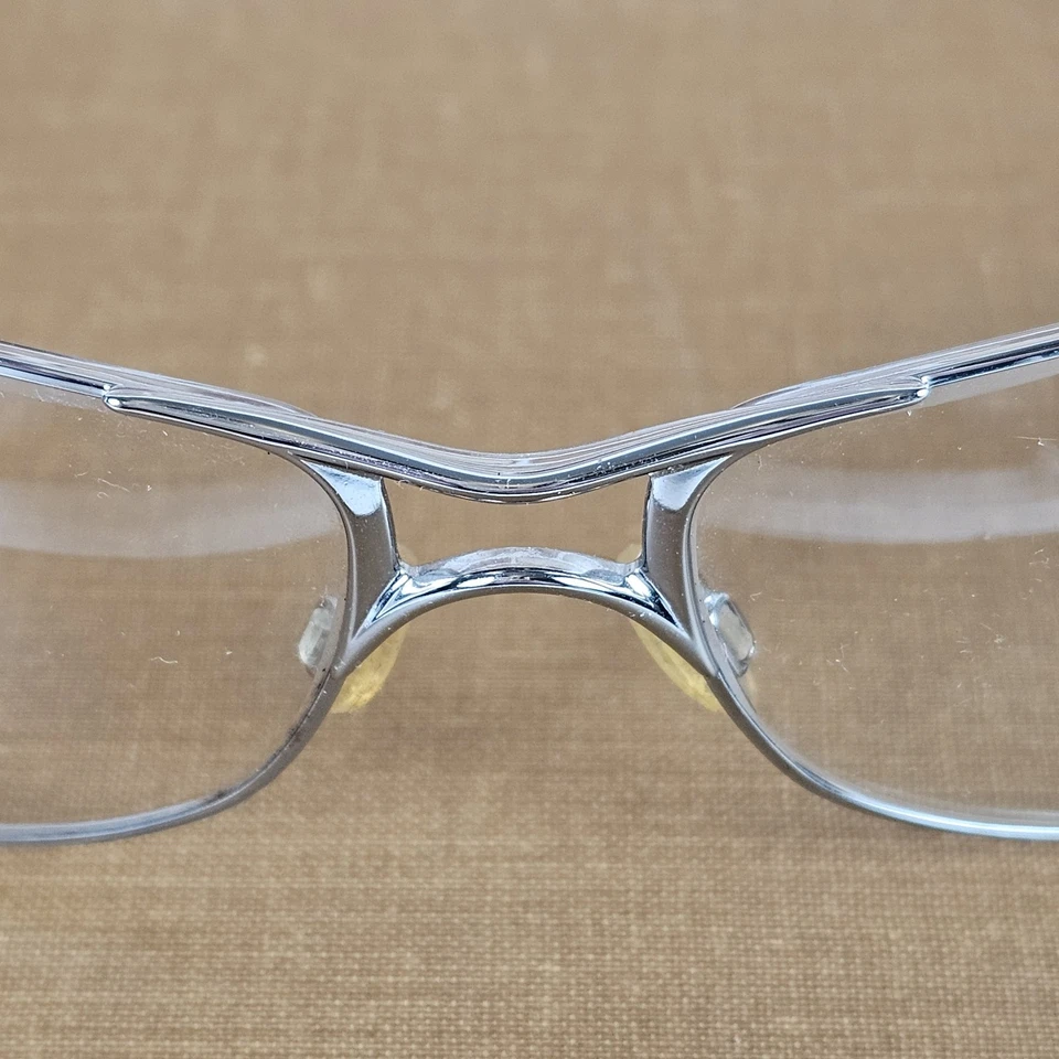 Marco de gafas Oakley Crosshair de alambre plateado 59-18-143 EE. UU. vintage con bolsa Foto 4 de 4