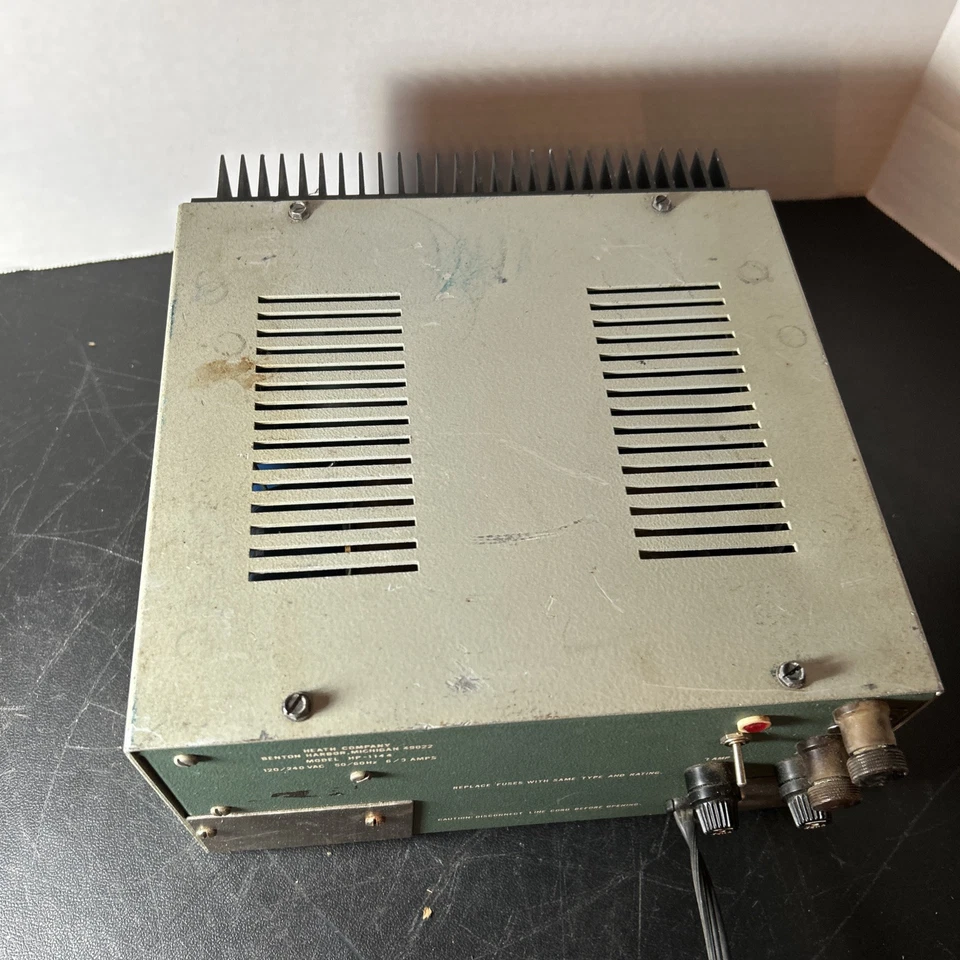 Vintage Heathkit POWER SUPPLY Model HP-1144 - Image 3 of 4