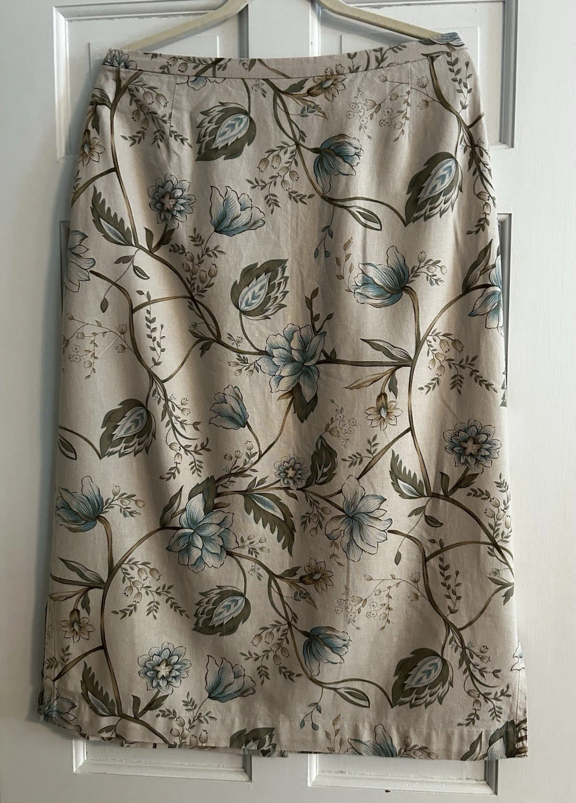 Katherine Lee Collection Beige Floral A-Line Midi Skirt Linen Rayon Zip Size 16
Opens in a new windo
