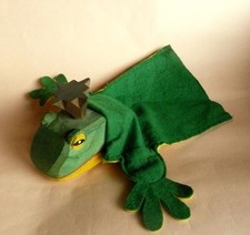 Lotte Sievers Hahn Handpuppe  Frosch  •  geschnitzter Holz-Kopf