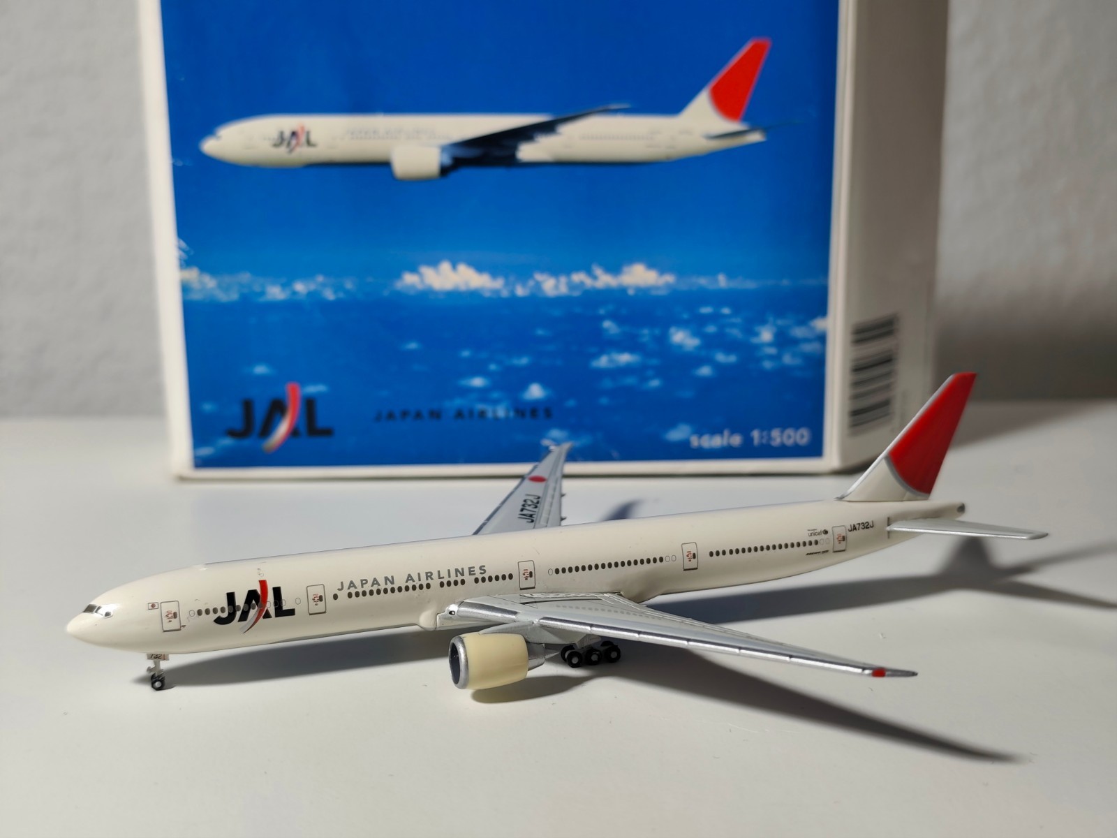 Herpa Wings JAL Japan Airlines Boeing 777-300ER JA732J 506724 1:500