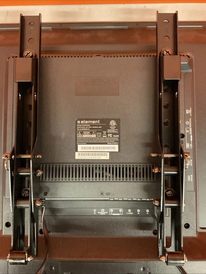 Element ELEFW328 32" Flat Screen 720p HD LED Television w/out Remote - Image 4 of 4