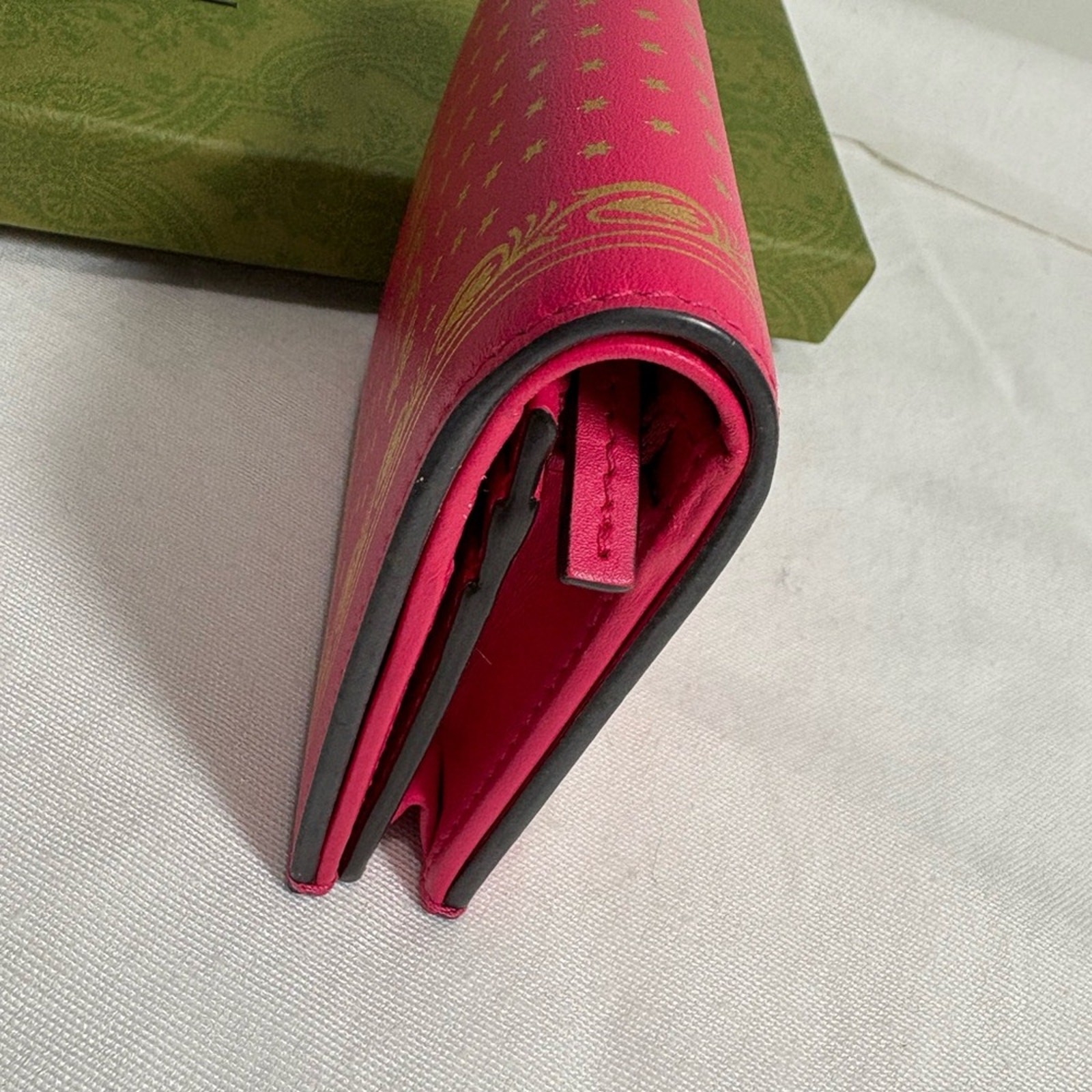 Authentic GUCCI and SEGA collaboration pink wallet with box and certificate image 4