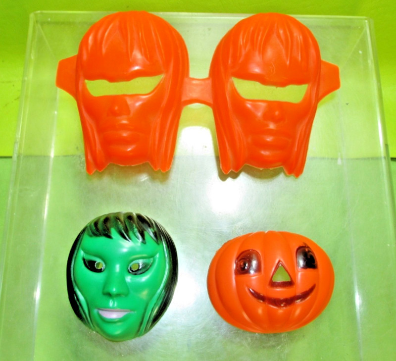 HALLOWEEN SCARY FLASHLIGHT COVERS WITCH PUMPKIN VINTAGE AND GLASSES PIECE