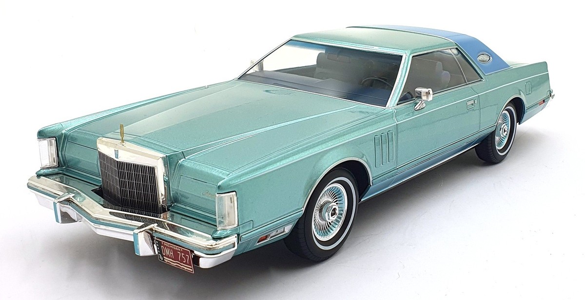 MCG 1/18 Scale Diecast MCG18369 - Lincoln Continental Mark V - Met