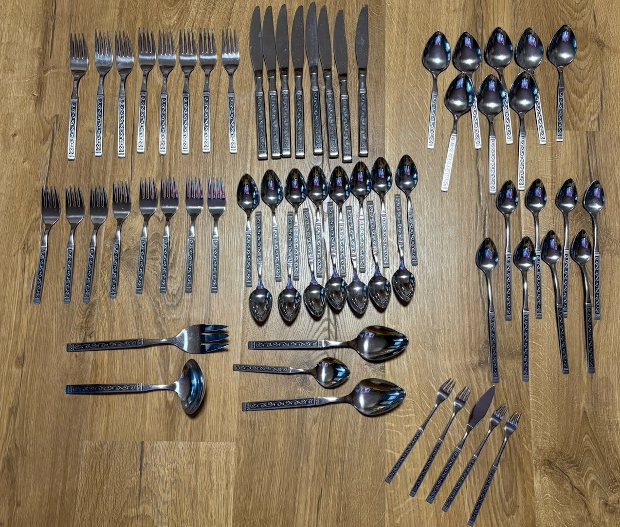 Vintage ONEIDA 1881 Rogers Flatware SPANISH COURT 65 Pieces Serves (8) + Extras