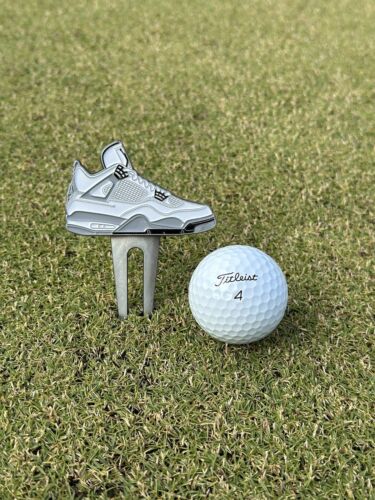 Air Jordan Sneaker 2-Sided Golf Divot Tool - Afbeelding 1 van 8