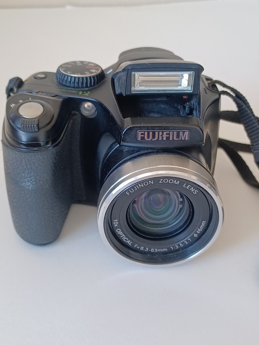 FUJIFILM FINEPIX S700 7.1 MEGAPIXELS 10x optical ZOOM+SD Memory