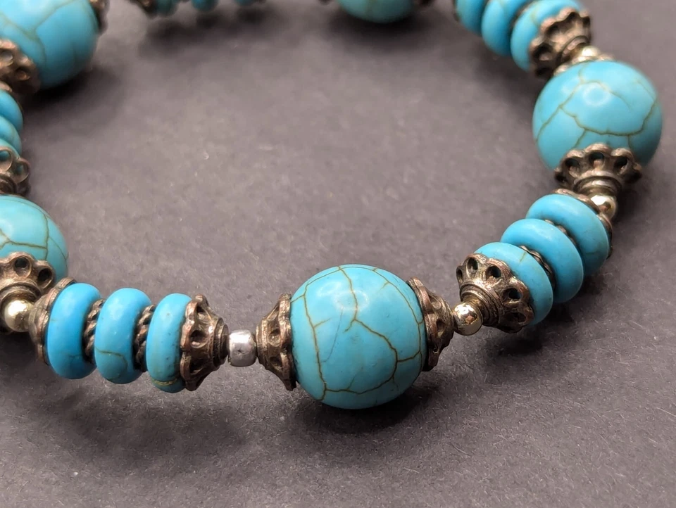 Elegante pulsera apilable elástica con cuentas turquesa para mujer (15 cm) muñeca X-pequeña Foto 2 de 4