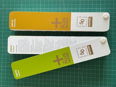 Pantone Plus Serie CMYK-Führungsset - beschichtet und unbeschichtet. x2 Fandeck Bücher.