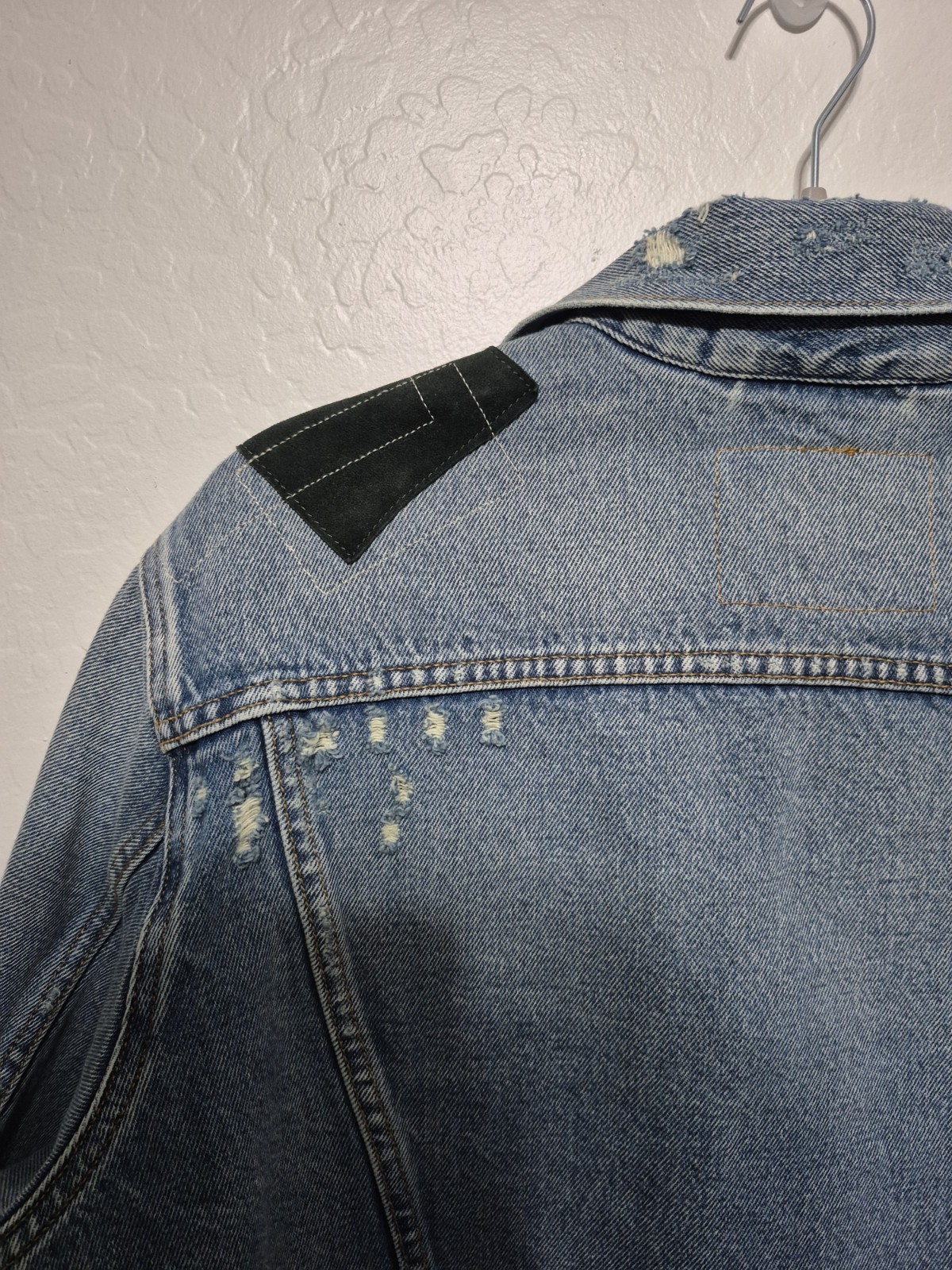 Levi's Patchwork Denim Trucker Jacket - Size L(23… - image 9