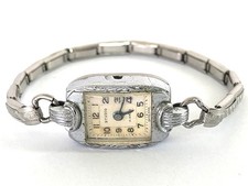 VINTAGE SWISS LADIES STUDIO WATCH - VULCAIN 142 15 JEWEL MOVEMENT M.O PEARL DIAL