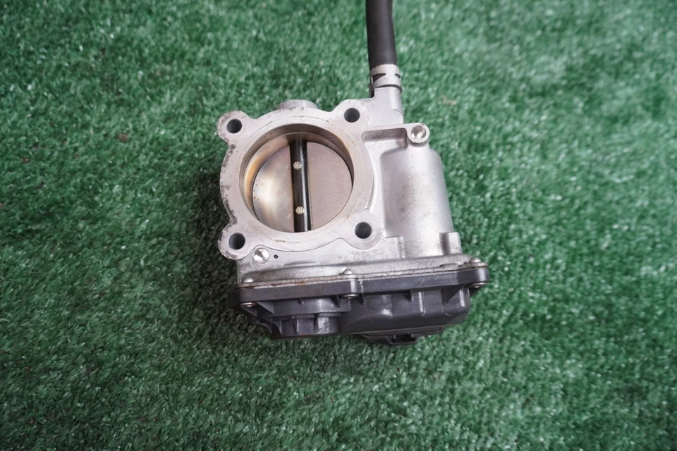 Toyota Prius V 2012 2013 2014 motor 1,8 L carrocería del acelerador fabricante de equipos originales 83 k millas 2203037060 Foto 2 de 4