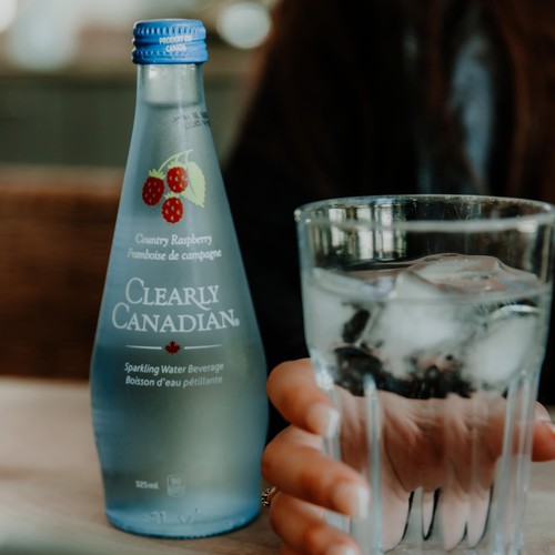 Bebida de agua de manantial con gas frambuesa claramente canadiense Country, natural y... - Imagen 3 de 6