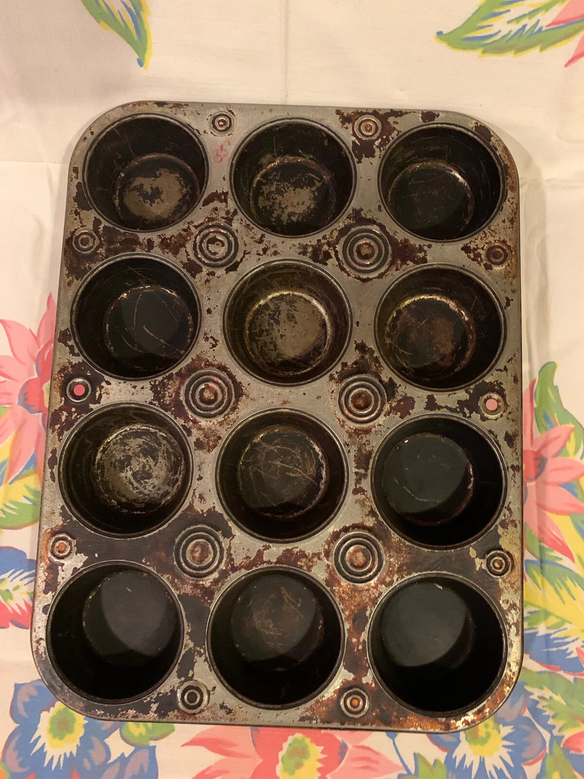 ❤️Vintage Oven Bake Metal 12 Muffin Tin Cupcake Baking Pan Corn Bread Rolls