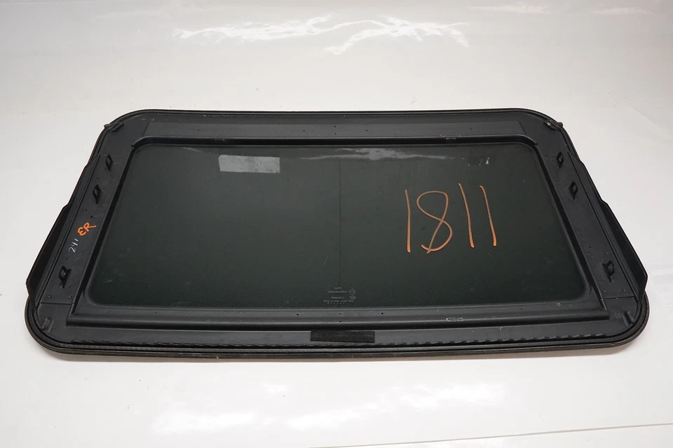 Volkswagen Passat 2012-2019 - Panel de cristal techo corredizo 561877071 Foto 2 de 2