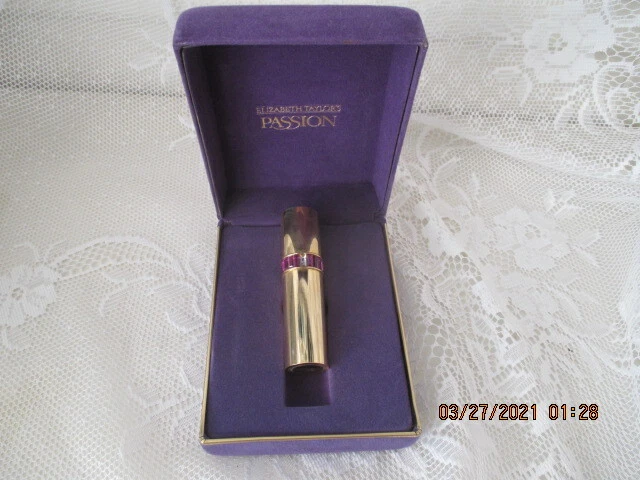Vintage Velvet Box Passion Parfum Purse Spray EDP .25 Oz Elizabeth