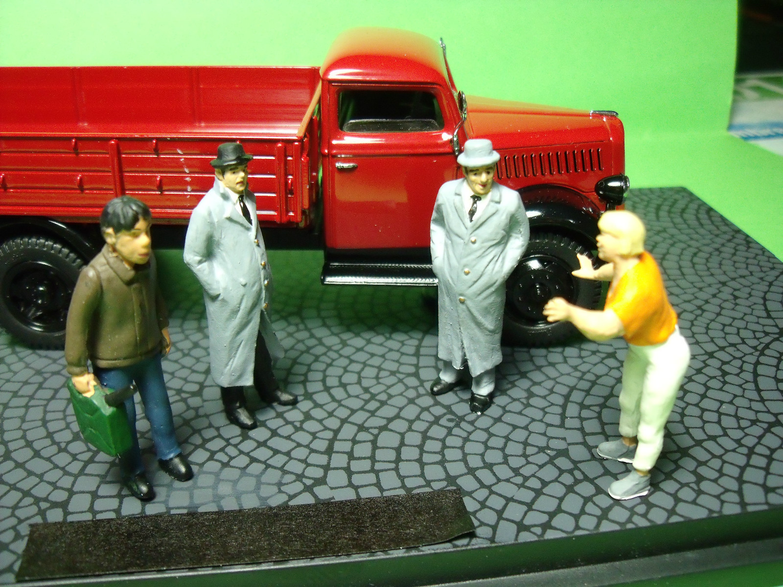 FIGURINES 1/43 SET 351 LA DS DE MONSIEUR PAUL | Vroom Models