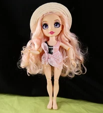 Rainbow High Doll Pacific Coast Bella Parker w/ Outfit Hat Beach Doll PINK Hair