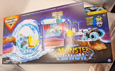 Monster Jam Megalodon Monster Wash Playset Color Change Truck Exclusive Vehicle