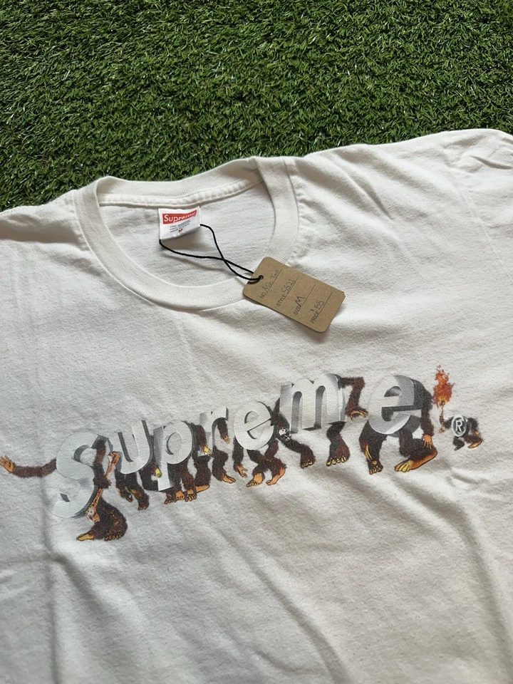 Camiseta SS21 Supreme Ape Talla Mediana Blanca Foto 2 de 4