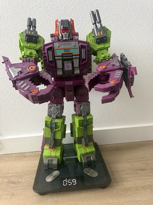 Hasbro Transformers titan class Scorponok