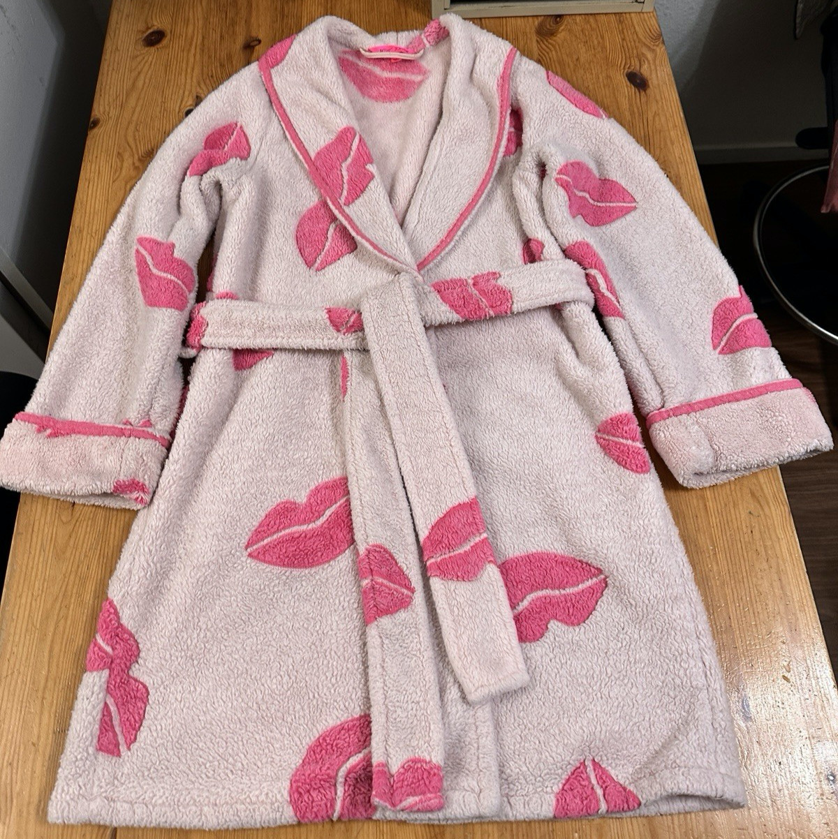 Betsey Johnson Women Plush Robe Pink Lips size S
