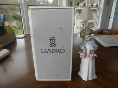 Perfect LLADRO ''My Favorite Slippers'' Figurine 6420 with Box