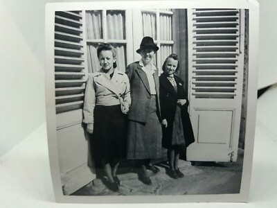 2 x Deutsche 2.WK Fotos Zwei junge Schwestern mit Eltern in der Einsamkeit Stuttgart 1940