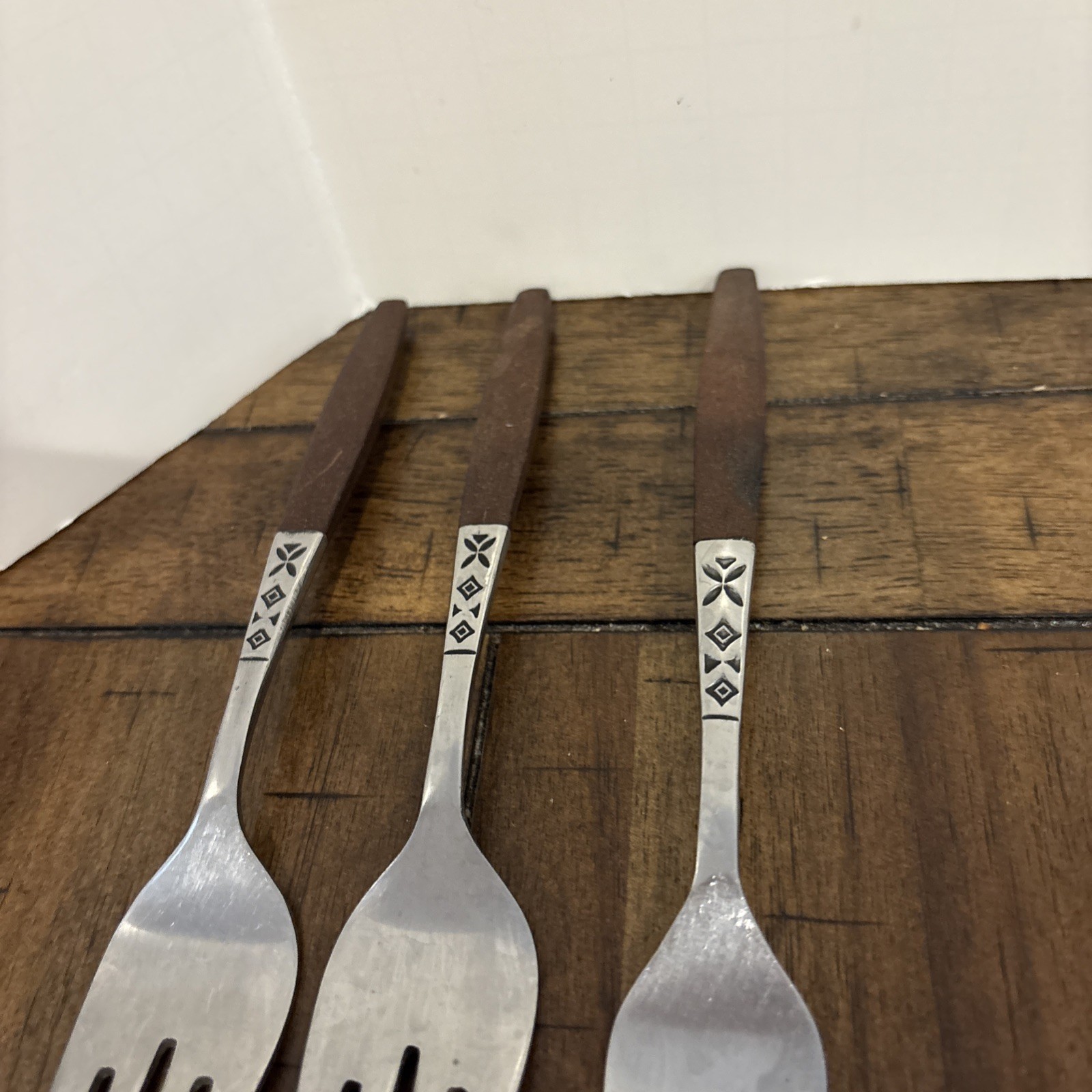 3 MCM Vintage EKCO Eterna CANOE MUFFIN Flatware Japan  2 Salad 1 Dinner Forks