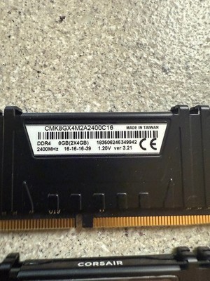 Corsair Vengeance LPX 8GB (2 X 4GB) DDR4 Dram 2400mhz Memory Corsair Vengeance LPX 8GB (2 X 4GB) DDR4 Dram 2400mhz Memory