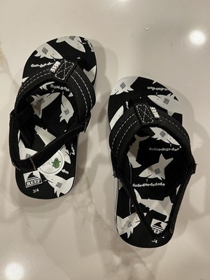 Reef Unisex Baby Shark Animal Print Flip Flop Sandals  Glow in the Dark Size 3/4