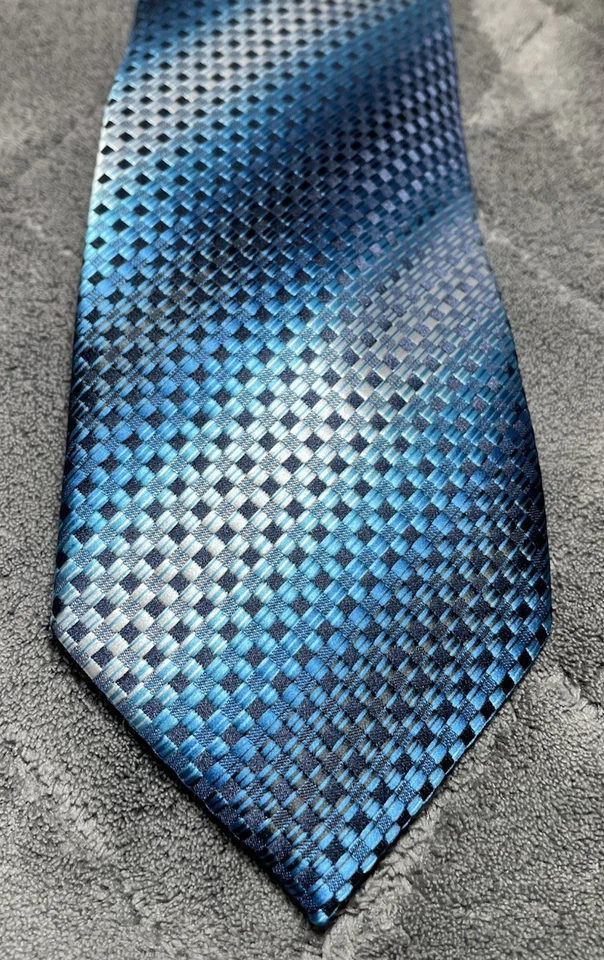 Covington Blue Gradiant Striped Textered Polyester Men's Neck Tie 58"L & 3.25"W - Image 3 of 4