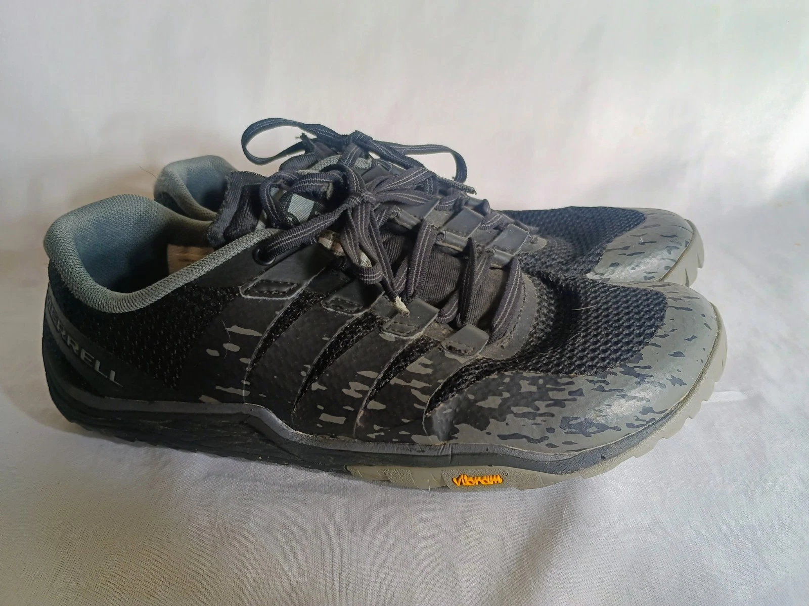 Merrell Trail Glove 5 Womens Barefoot Trail Running Shoes Blacka And Gray Size 8