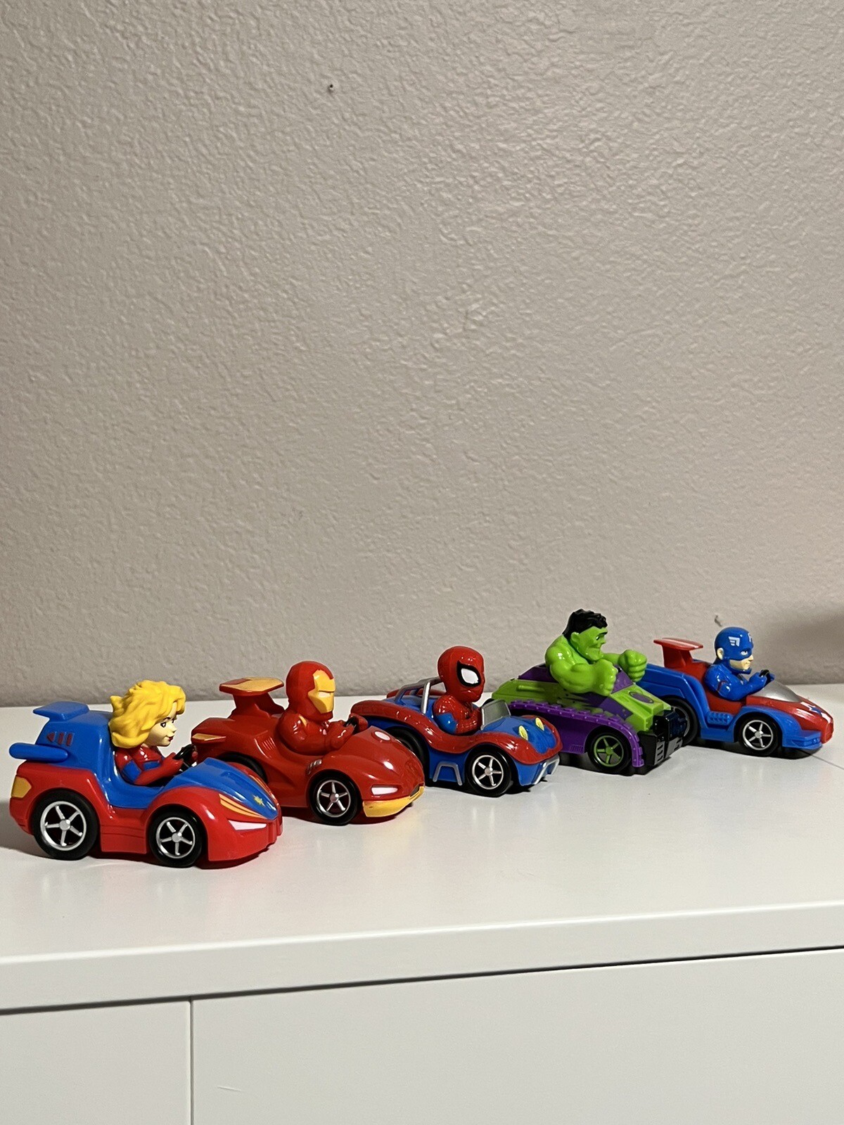 Lot of 5 Marvel Super Hero Adventures Pull Back Figures Racer Toy Cars