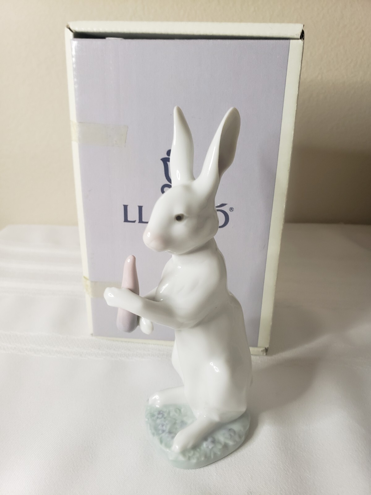 FIGURA LLADRO NUEVA SNACK TIME "CONEJITO CON APETITO" #5889