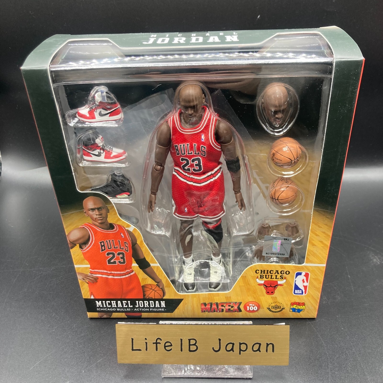 MAFEX No.100 Michael Jordan Chicago Bulls Figure  Collectible