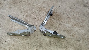 VW Polo 9N 2004 Motorhaubenscharnier links / rechts silber 6Q6823301B 6Q6823302B