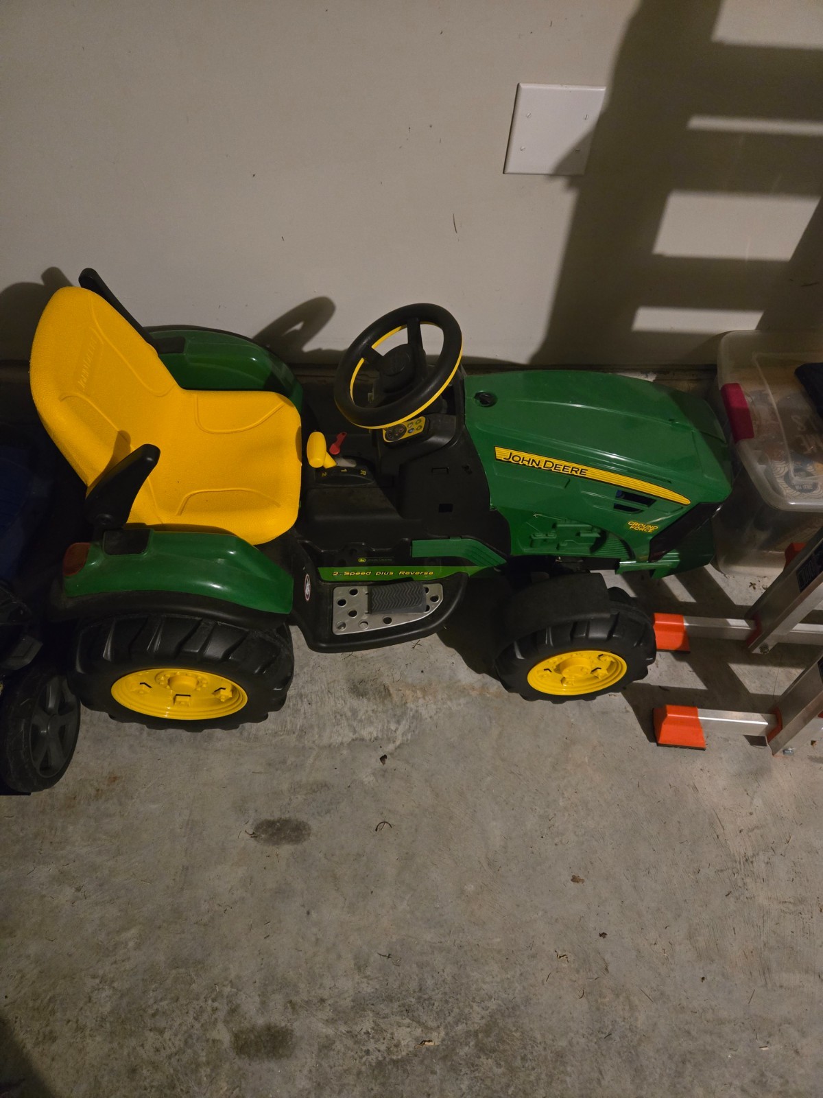 12V Peg Perego John Deere Ground Force Tractor Ride-on, for 