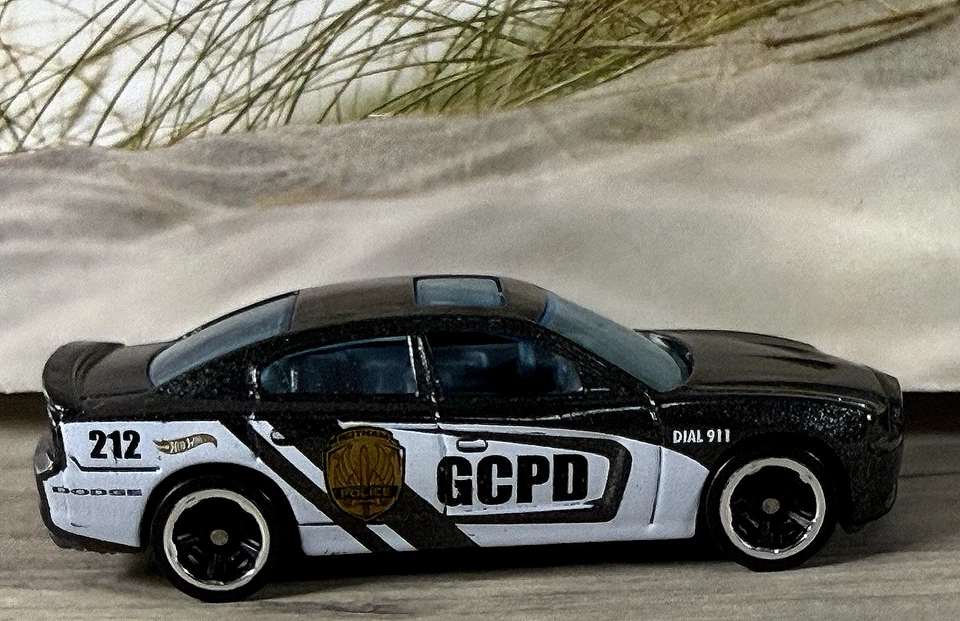 Hot Wheels Dodge Charger DC Comics Gotham City Police Dept. Batman vs Superman - Image 2 of 4