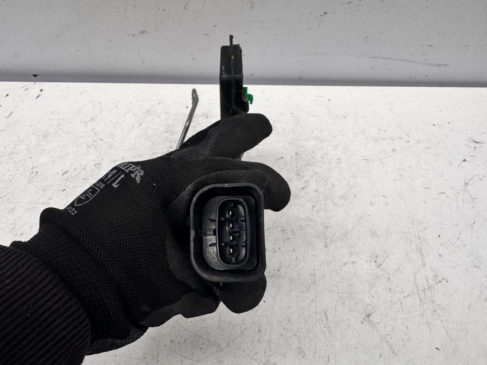 Toyota Camry Right Front Door Lock Mechanism MCV20 08/1997-08/2002 - thumbnail 2