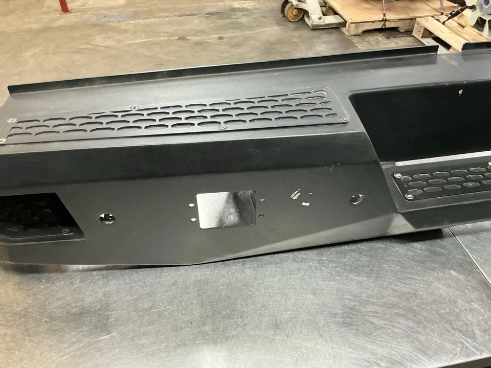 PARAGOLPES TRASERO DE ALTA RESISTENCIA FORD F150 2009-2014 RUGOSO RC Foto 3 de 4